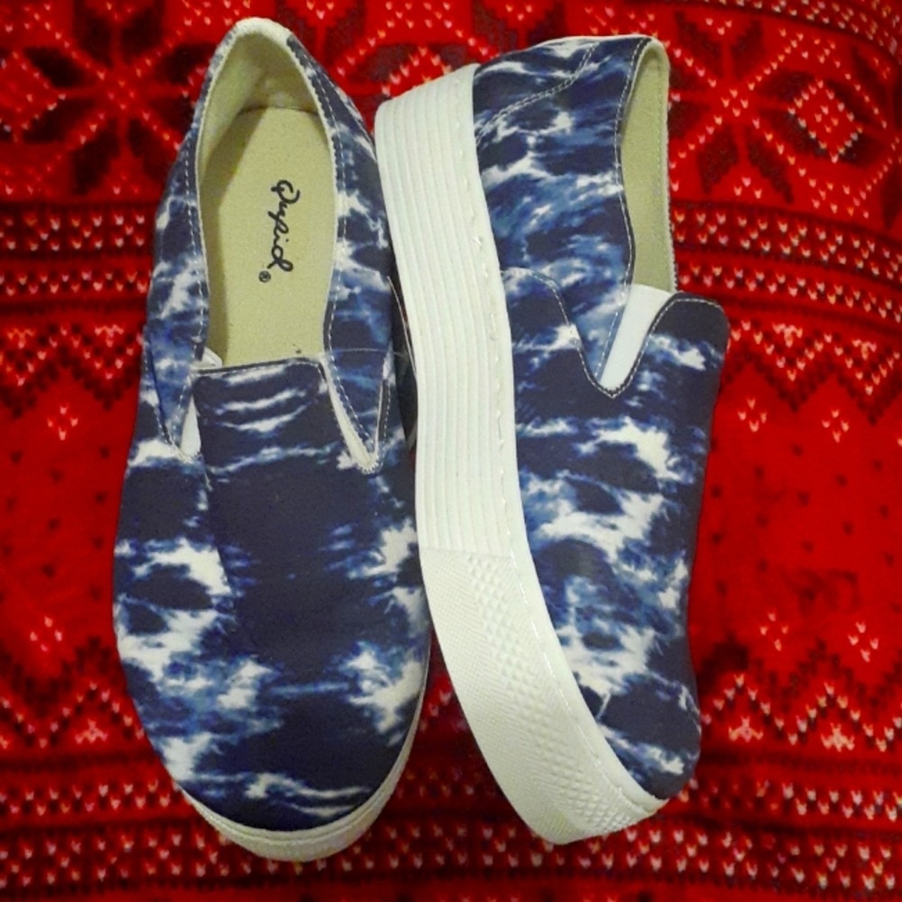 Qupid Women's Slip-On Sneakers size 6.5 New
